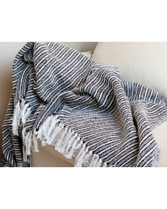 Throw of surplus yarn w. stripes