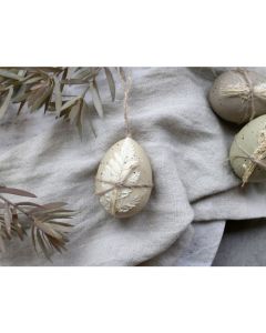 Easter Egg w. dried flower