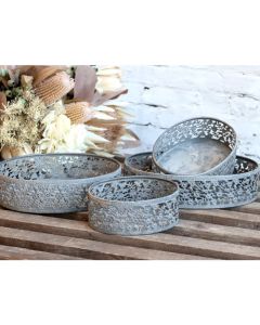 Trays w. lace edge set of 4