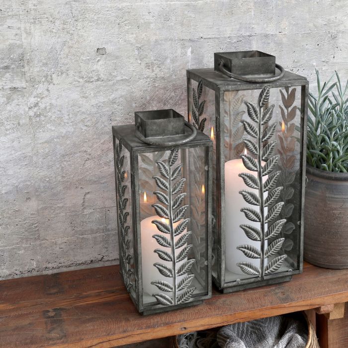 Lantern w. leaf decor