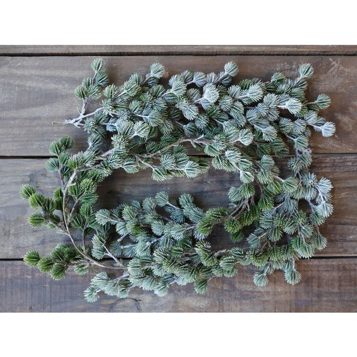 Fleur Cedar Wreath w. snow