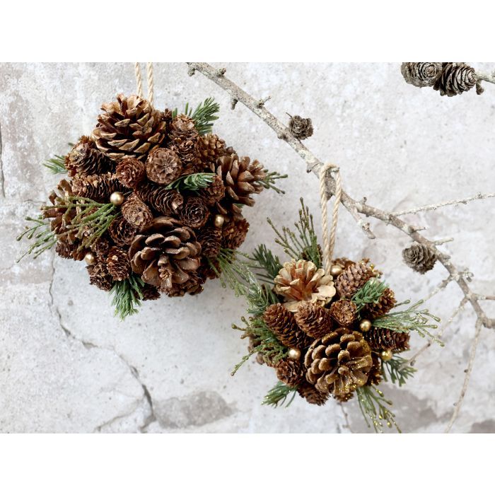 Fleur Ball of cones w. fir & glitter