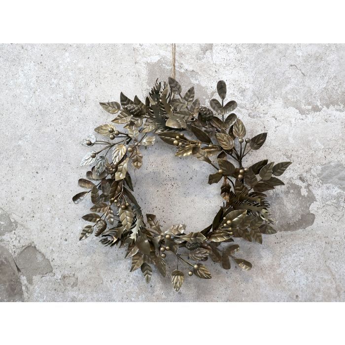 Wreath w. pine cones