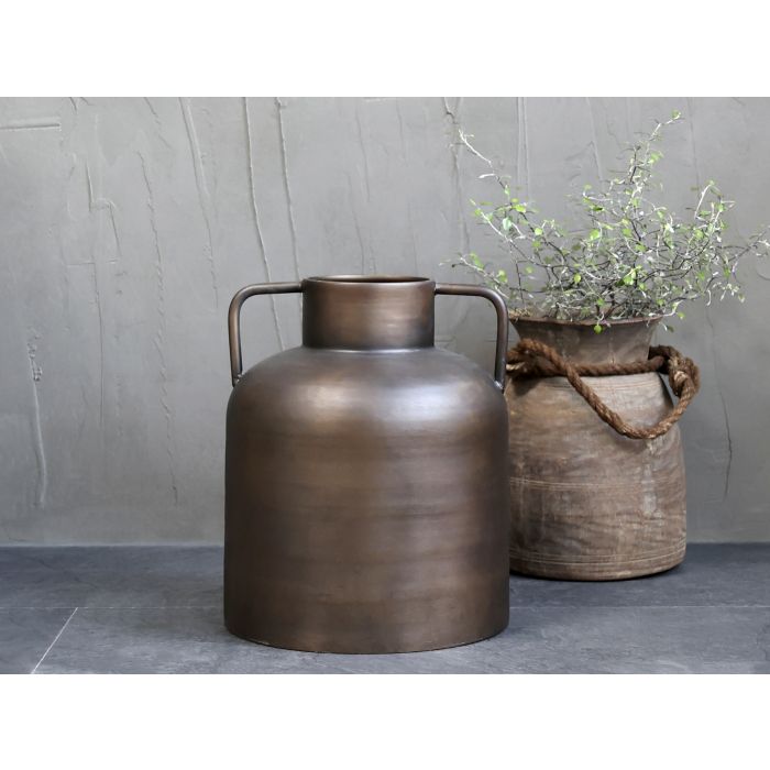 Old Vase w. handles