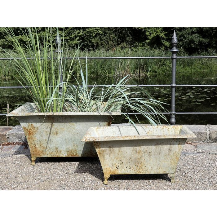 Planter w. feet set of 2