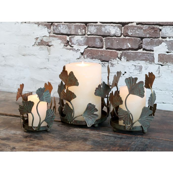 Candlestick w. leaf decor