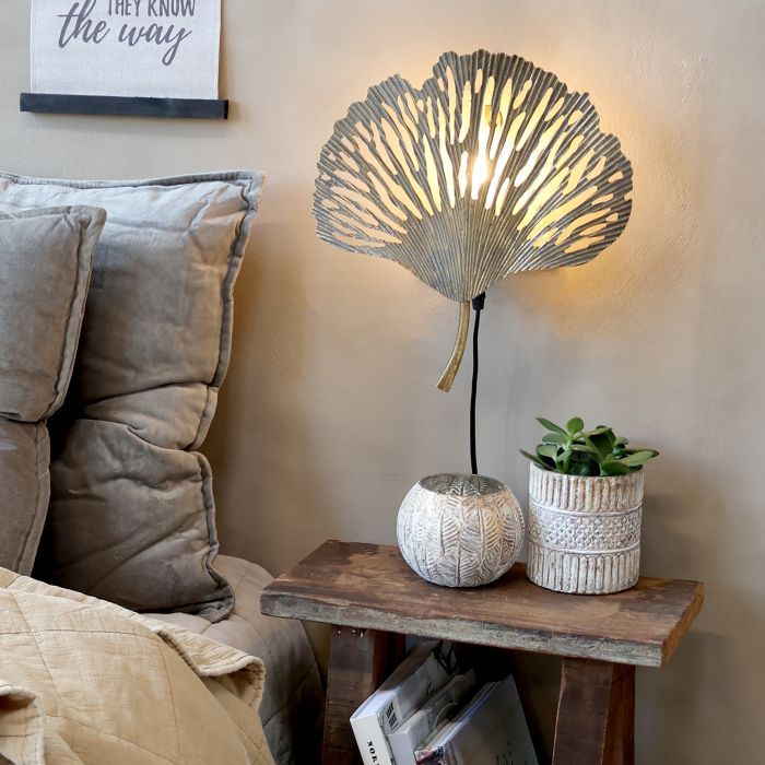 Lamp for wall w. leaf